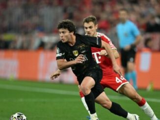 Duel entre deux footballeurs en plein match