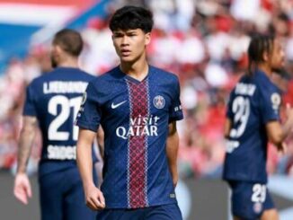 Joueur du PSG en maillot bleu