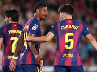 Joueurs du FC Barcelone célébrant sur le terrain