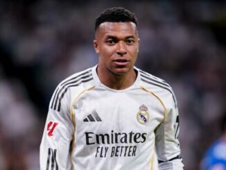 Footballeur en maillot blanc du Real Madrid