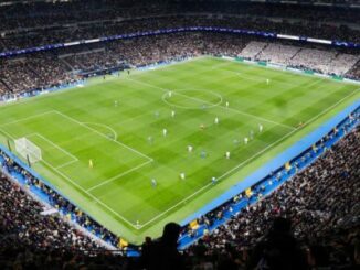 Stade de football plein pendant un match