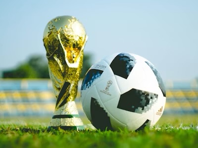 Trophée de la Coupe du Monde et ballon