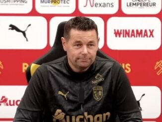 Entraîneur en conférence de presse du RC Lens
