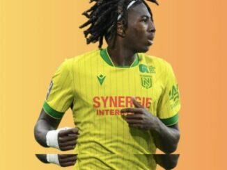 Footballeur en maillot jaune du FC Nantes