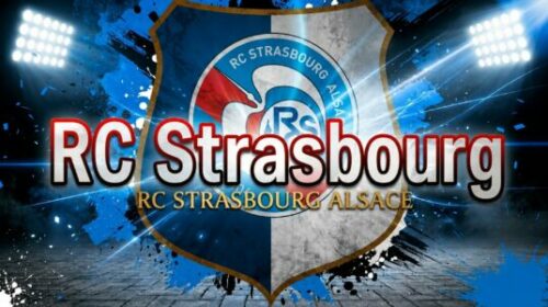 Logo du RC Strasbourg sous projecteurs bleus