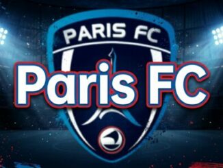 Logo du Paris FC dans un stade éclairé