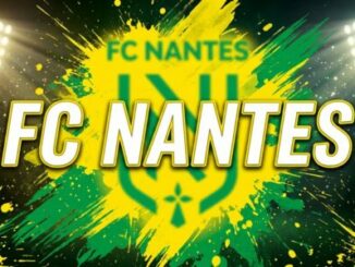 Logo FC Nantes sur fond vert et jaune